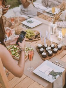 Influencer marketing vs traditional marketing